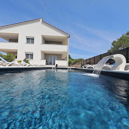 Apartmani Vlado Mitar ซูโกชัน ภายนอก รูปภาพ