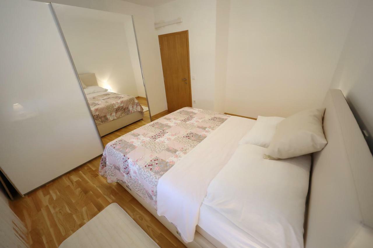 Apartmani Vlado Mitar ซูโกชัน ภายนอก รูปภาพ