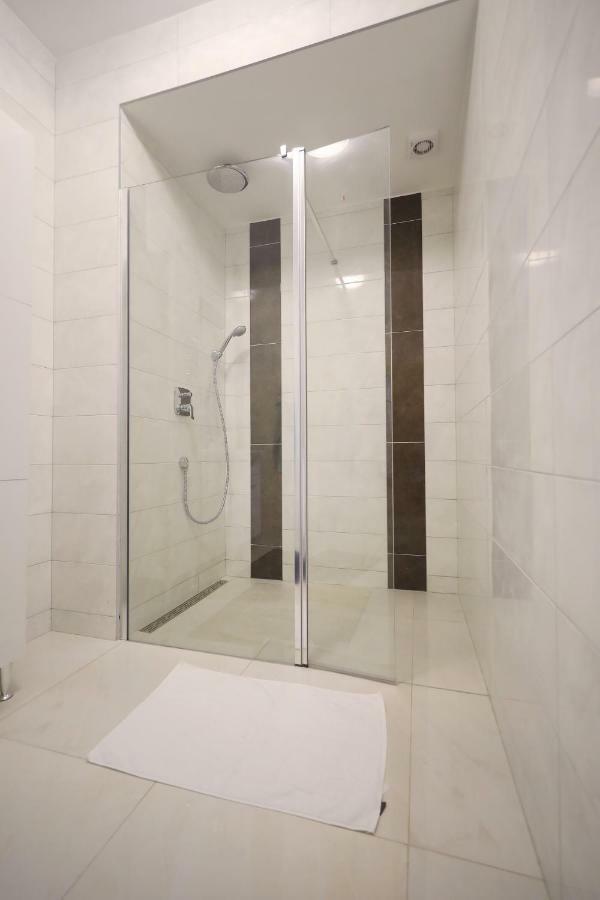 Apartmani Vlado Mitar ซูโกชัน ภายนอก รูปภาพ