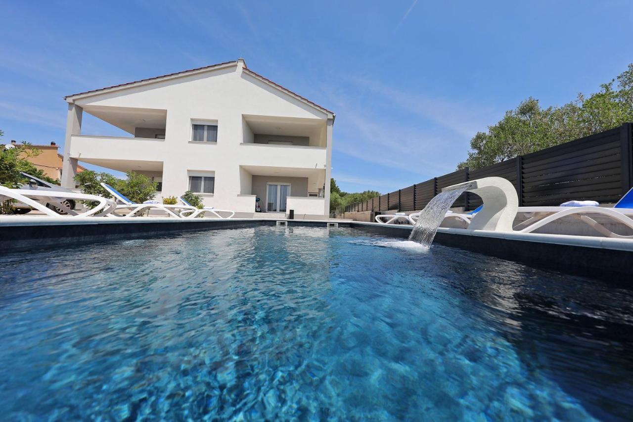 Apartmani Vlado Mitar ซูโกชัน ภายนอก รูปภาพ